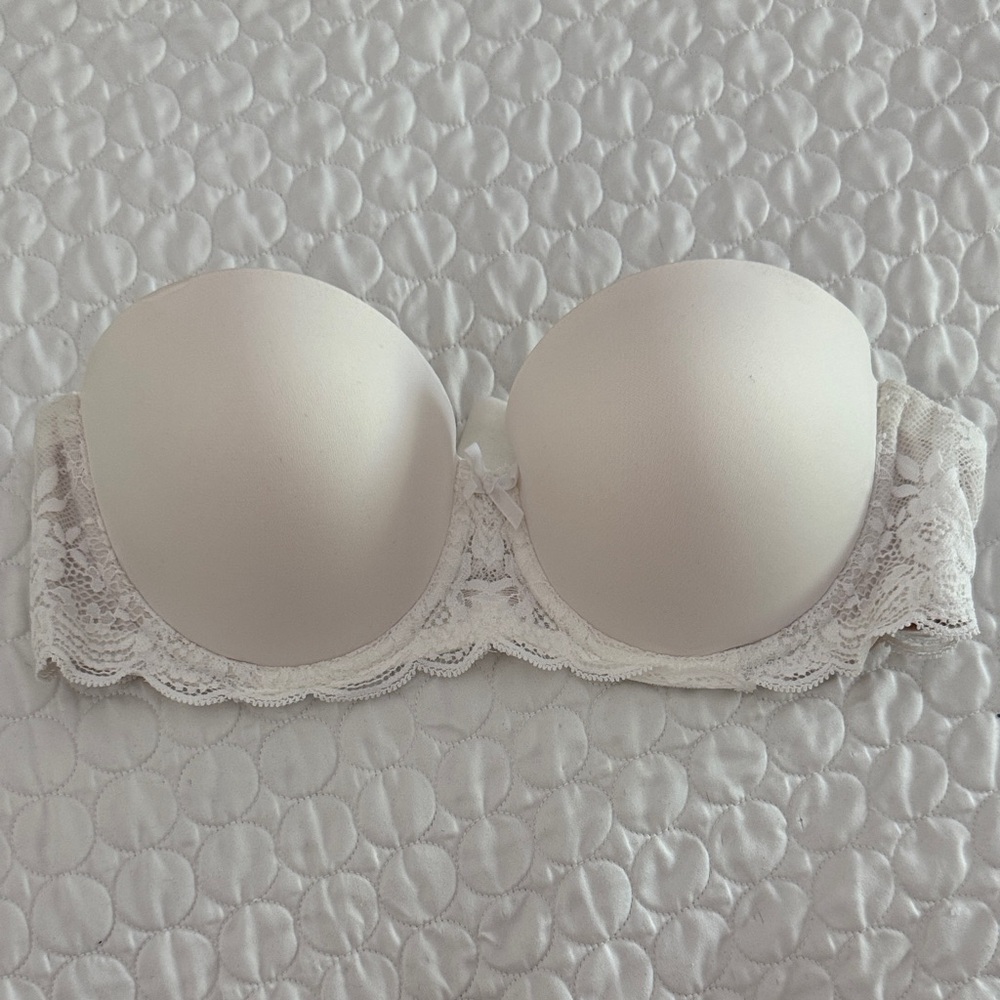 Victorias Secret 32D Elegant White underwire Lace Strapless Bra
